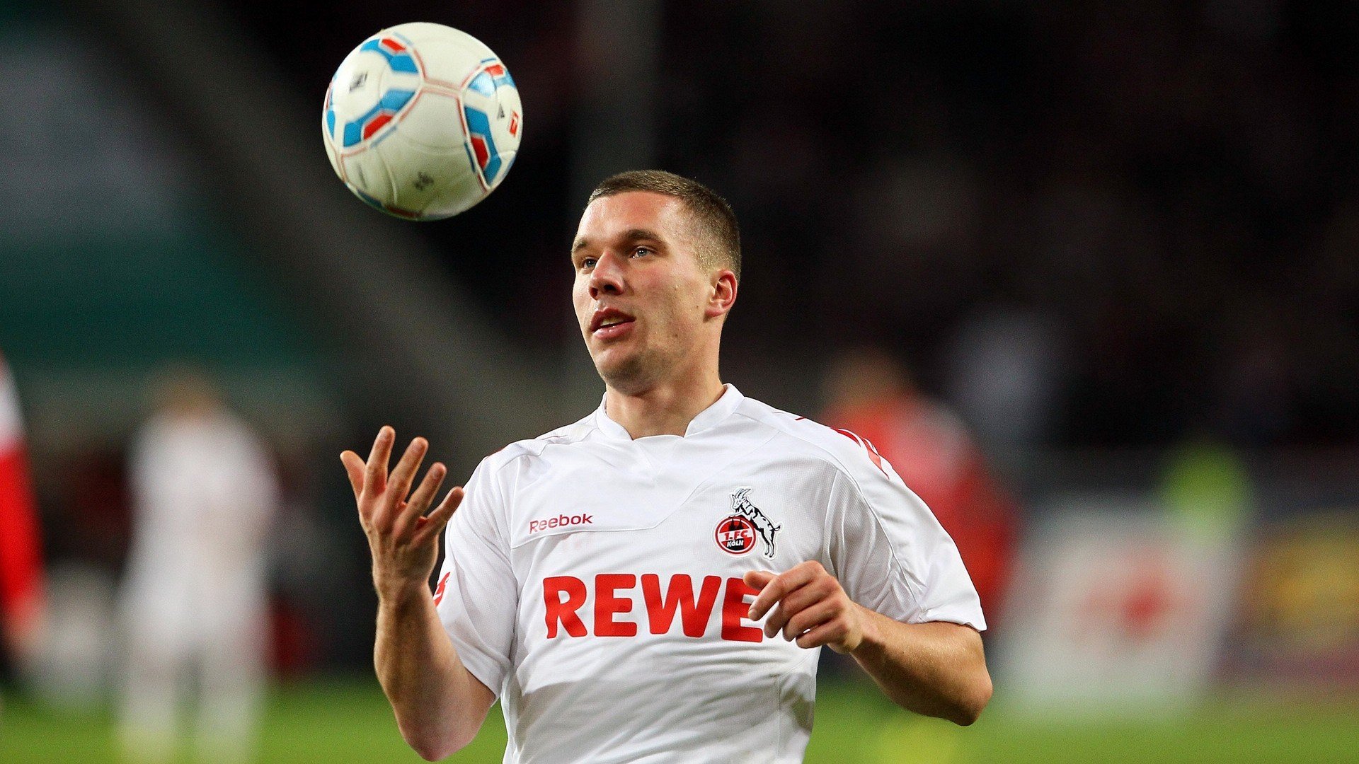 赛道上的意外，当英格兰在F1街道赛焦点战中爆冷韩国